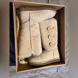 Triple Bailey Button Ugg Boot size 7